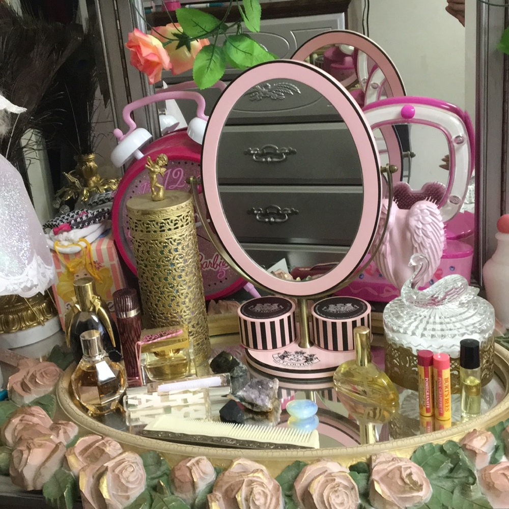 Just sharing! HTF Juicy Couture Mirror 🎀 ✨